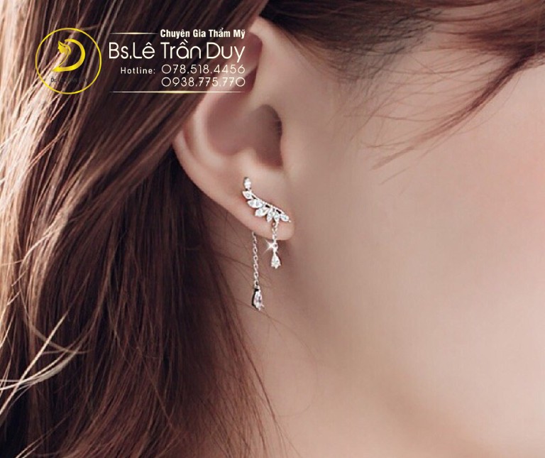 Đội ngũ Dr.Duy bấm lỗ tai không gây đau đớn