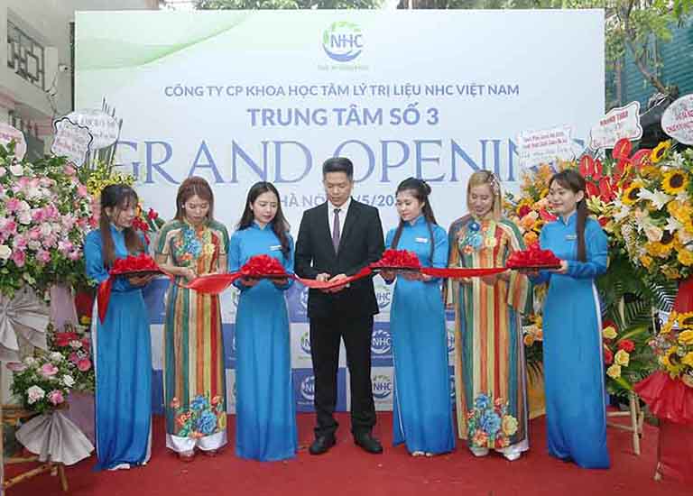 cắt băng khánh thành Trung tâm tâm lý trị liệu NHC cơ sở 3