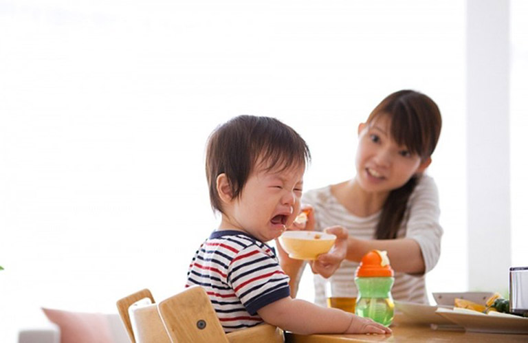 Trẻ bại não thể múa vờn