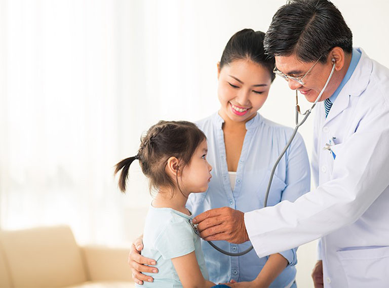 Trẻ nói nhiều nhưng không rõ có phải là biểu hiện bất thường
