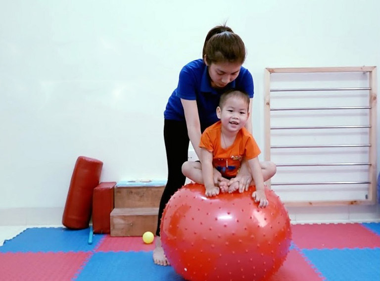 Bệnh bại não ở trẻ em có chữa được không?