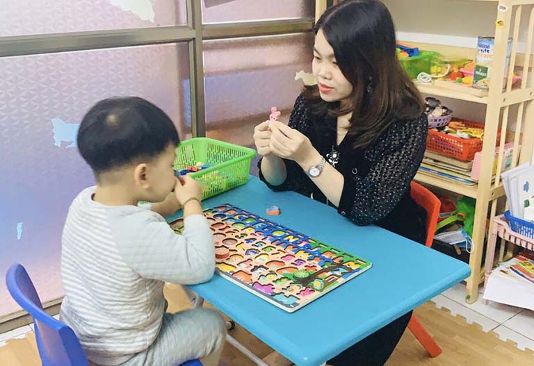 Khi nào cần cho trẻ đi khám chậm nói