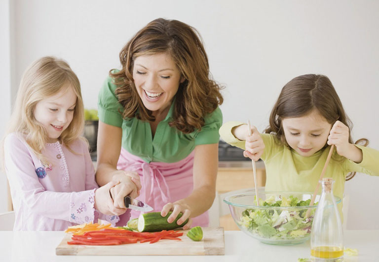 Trẻ chậm nói nên bổ sung gì để bé phát triển ngôn ngữ