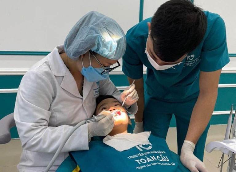địa chỉ làm hàm răng giả tháo lắp tại TPHCM